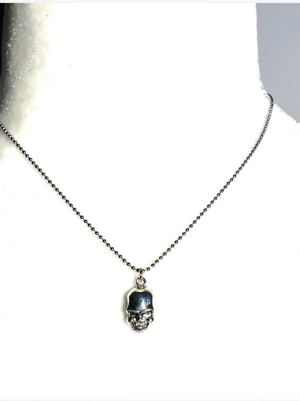 Skull Pendant Necklace - Silver